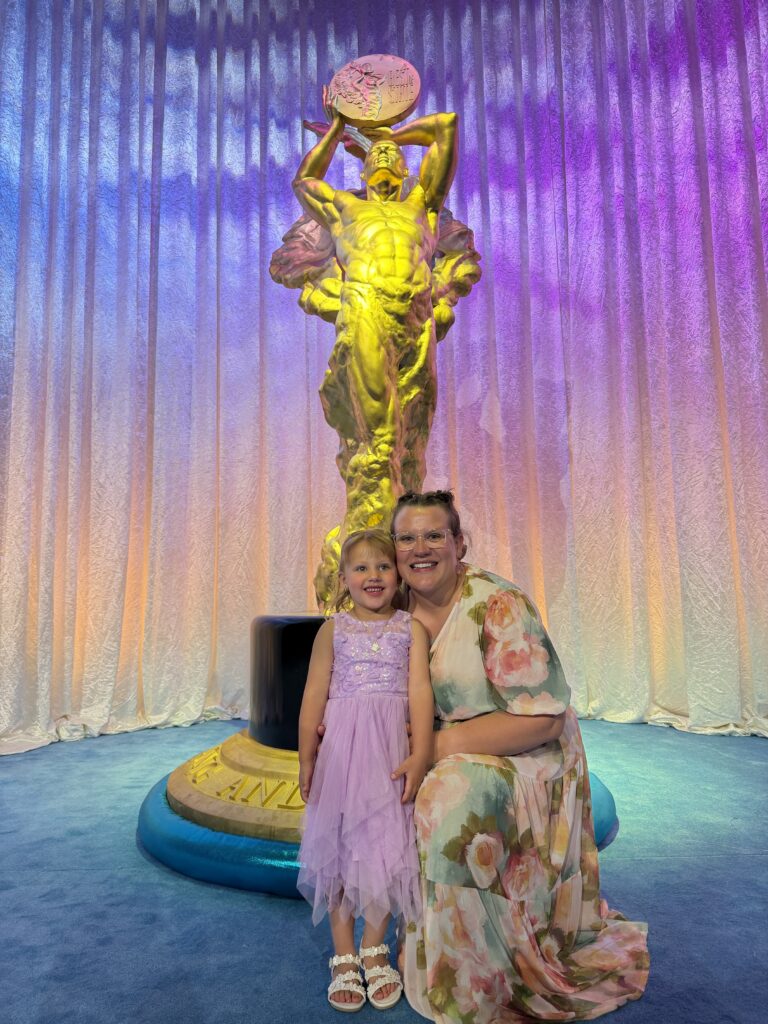 Tori and Sydnee Payne in front of Best of State award statue